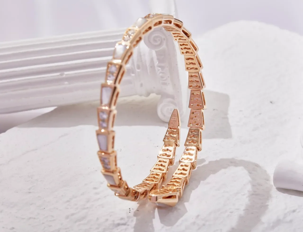 Bvlgari Serpenti Bracelet Enroulé Doré Nacre et Cristal 4