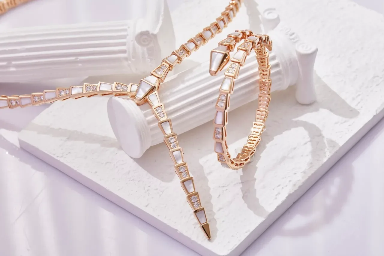 Bvlgari Serpenti Bracelet Enroulé Doré Nacre et Cristal 6