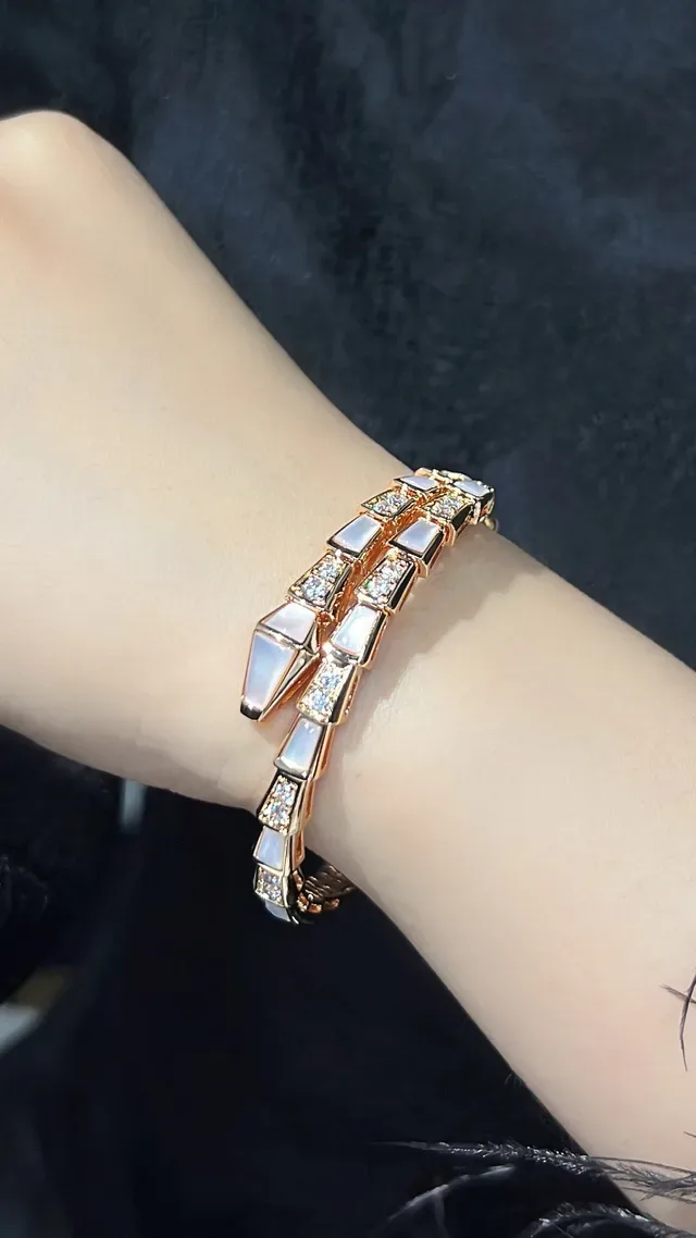 Bvlgari Serpenti Bracelet Enroulé Doré Nacre et Cristal 8