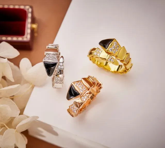 Bvlgari Serpenti Viper Anel Articulado de Onyx e Diamante 2