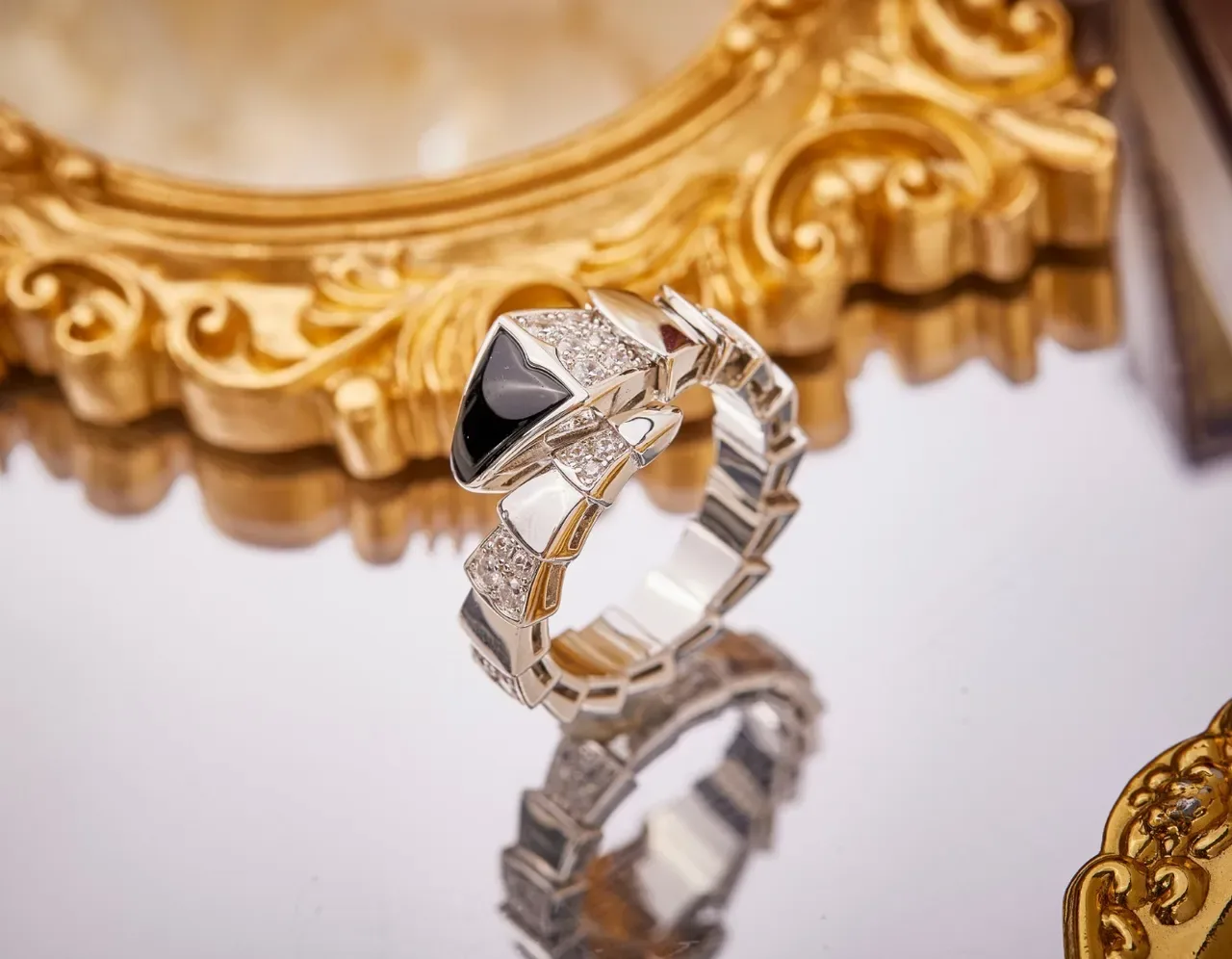 Bvlgari Serpenti Viper Anel Articulado de Onyx e Diamante 4