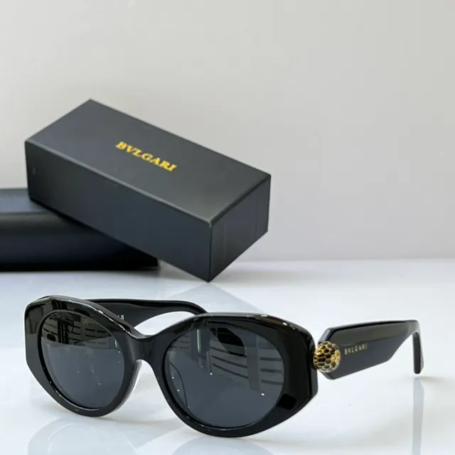 Bvlgari Serpenti Lunettes de Soleil Ovales en Acétate Blanc 5