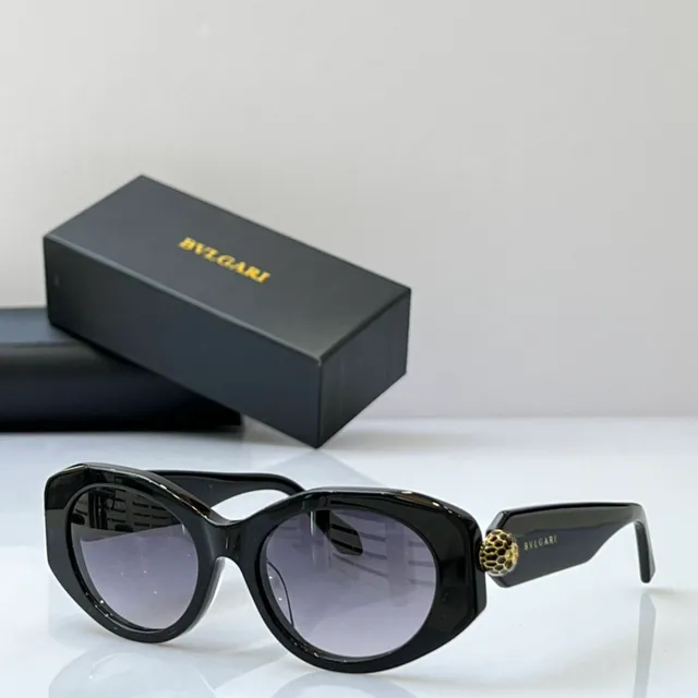 Bvlgari Serpenti Lunettes de Soleil Ovales en Acétate Blanc 6