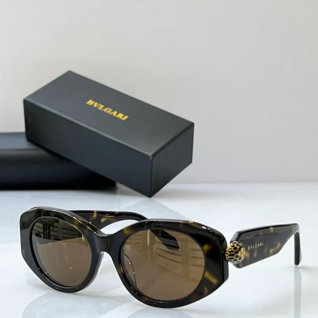 Bvlgari Serpenti Lunettes de Soleil Ovales en Acétate Blanc 7