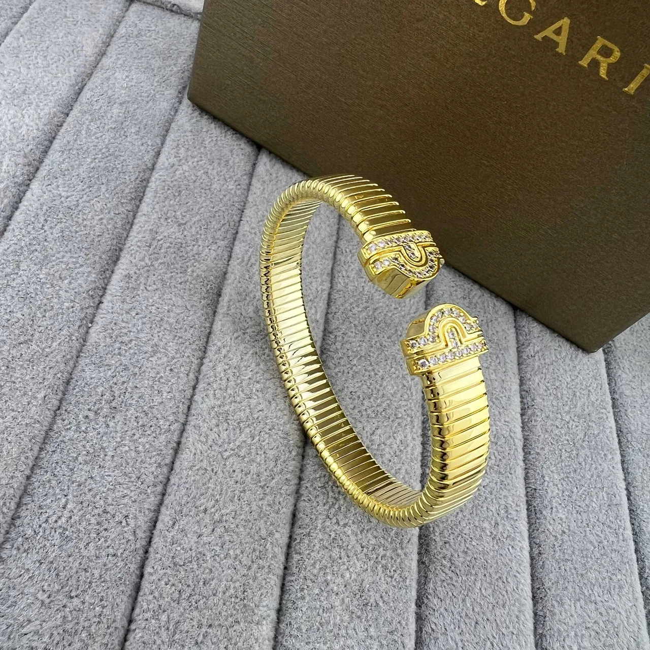Bvlgari Tubogas Pavé Diamond Clasp Yellow and Rose Gold bracelets 3