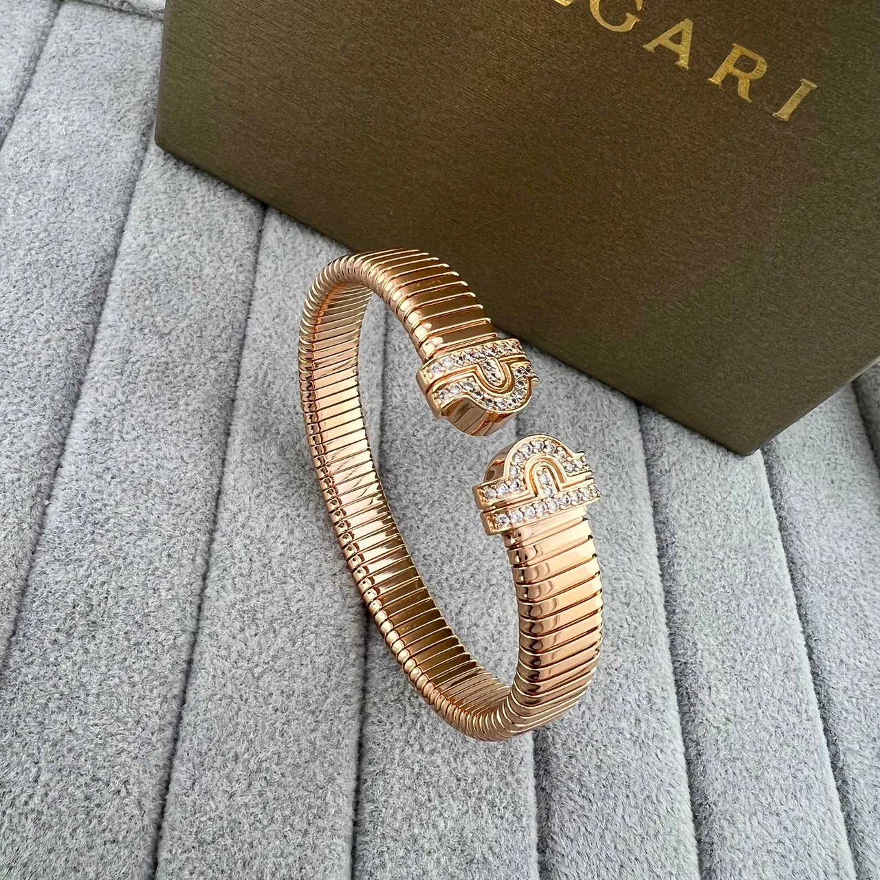 Bvlgari Tubogas Pavé Diamond Clasp Yellow and Rose Gold bracelets 4