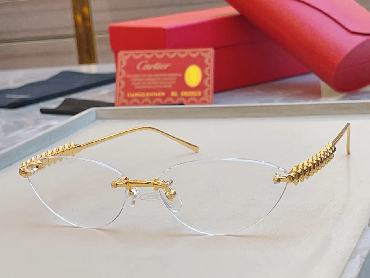 Cartier Clash de Cartier lunettes de soleil sans monture avec barre de sourcils à picots 2