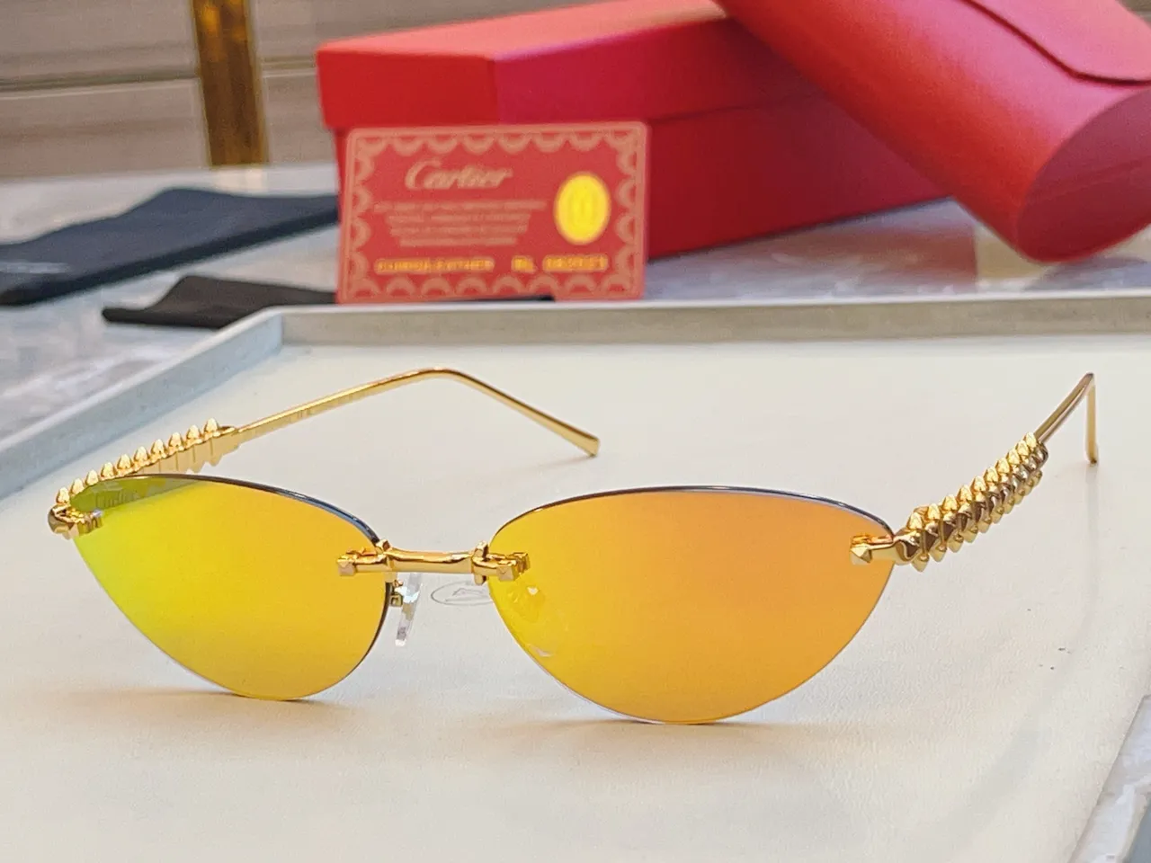 Cartier Clash de Cartier lunettes de soleil sans monture avec barre de sourcils à picots 4