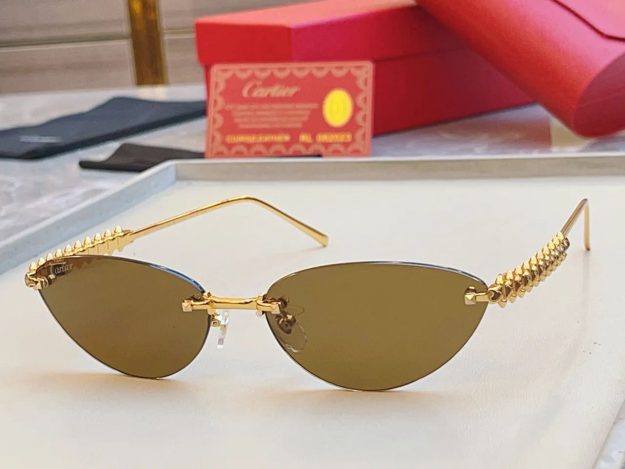 Cartier Clash de Cartier lunettes de soleil sans monture avec barre de sourcils à picots 7