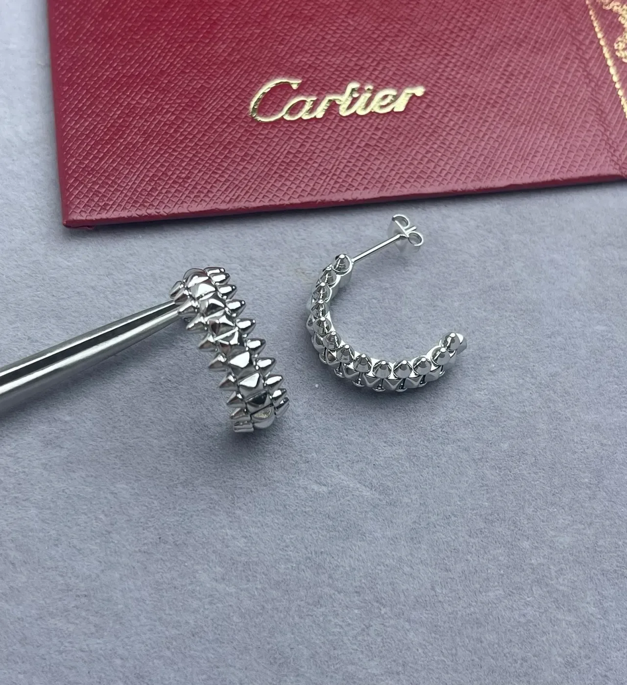 Cartier Clash de Cartier Brincos aro dourados com tachas e picos 5