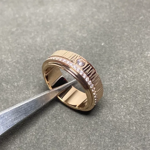 Bague Cartier Juste un Clou Rotative Flutée Or et Diamant 2