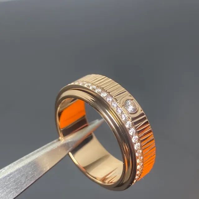 Bague Cartier Juste un Clou Rotative Flutée Or et Diamant 3
