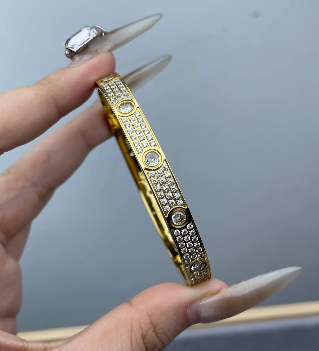 Cartier Love سوار نقش المسمار المزين Pavé-Set سوار بنجل صلب 3