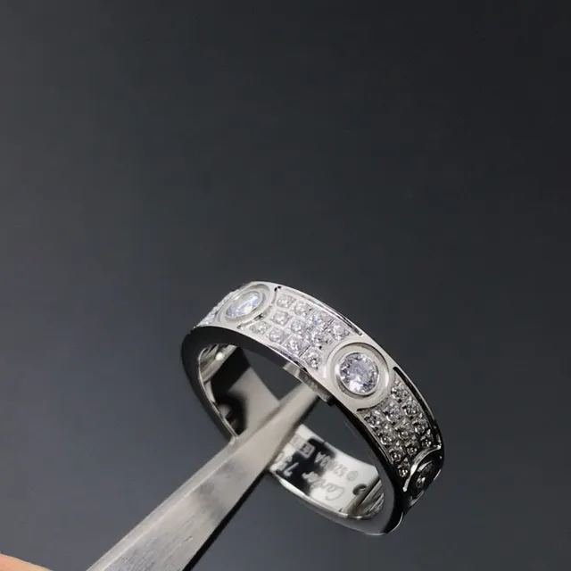 Cartier Love Bague en or et argent incrustée de diamants pavé motif vis biseau 4