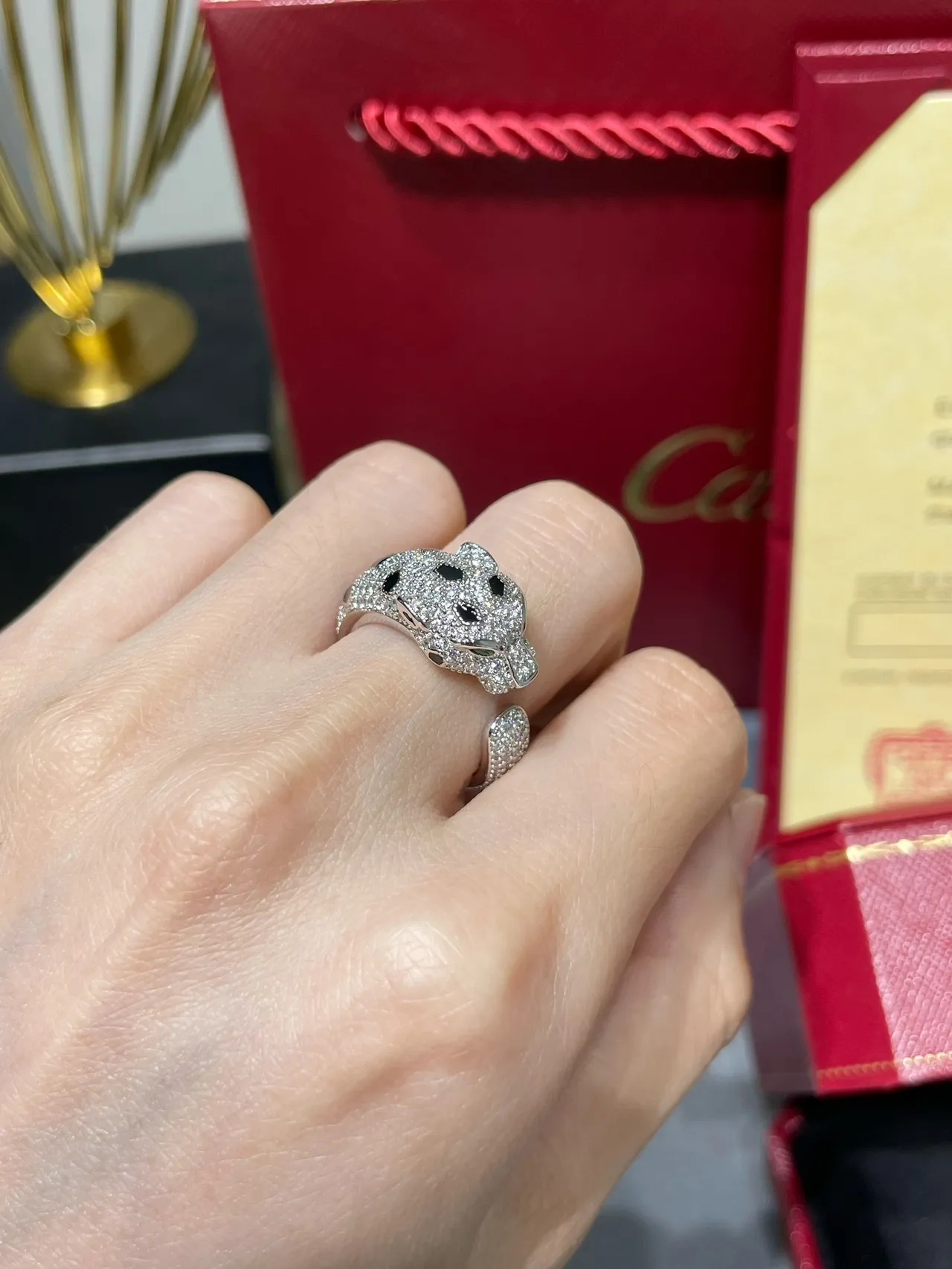 خاتم Cartier Panthère Pavé Crystal و Onyx Panther 8
