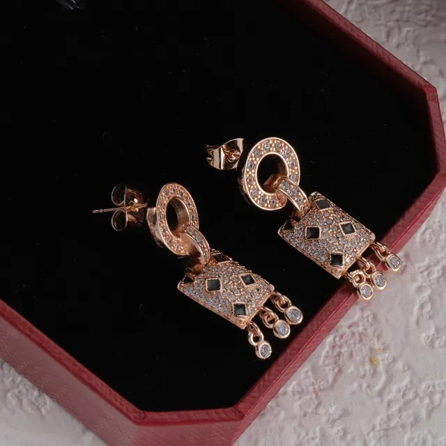 Boucles d'oreilles Cartier Or Rouge Pavé-Set Carrées 4