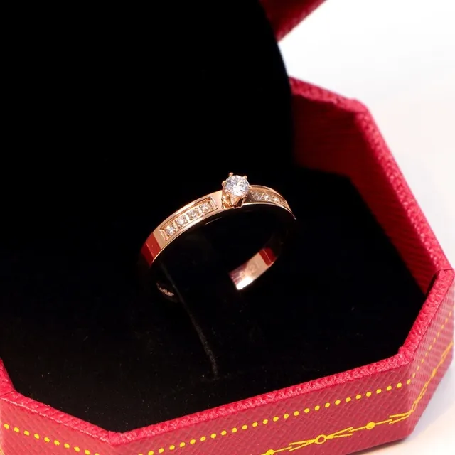 Bague Cartier en or rose à diamant solitaire sertie en canal 3