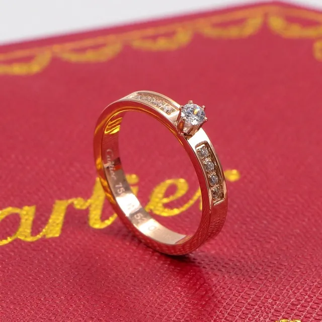 Bague Cartier en or rose à diamant solitaire sertie en canal 5