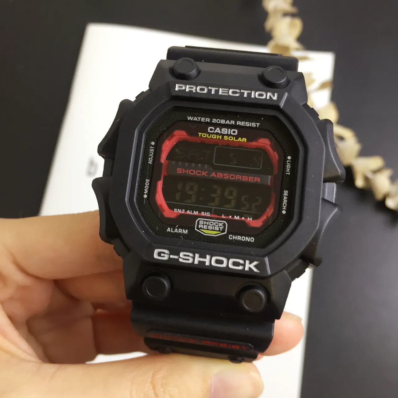 Casio G-Shock DW-5600 Noir et Rouge Montre Sportive 6