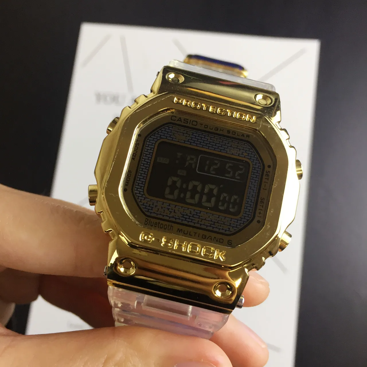 Casio G-Shock DW-5600 Montre en résine transparente dorée 6