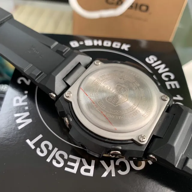 Casio G-Shock GA-2100 Or et Noir Montre Sport 3