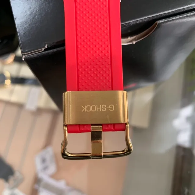 Casio G-Shock GA-2100 Relógio Esportivo Dourado e Vermelho 2