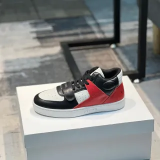 Celine CT-01 Sneakers Lifestyle Noir et Rouge avec Panneaux en Cuir et Sangle Accentuée