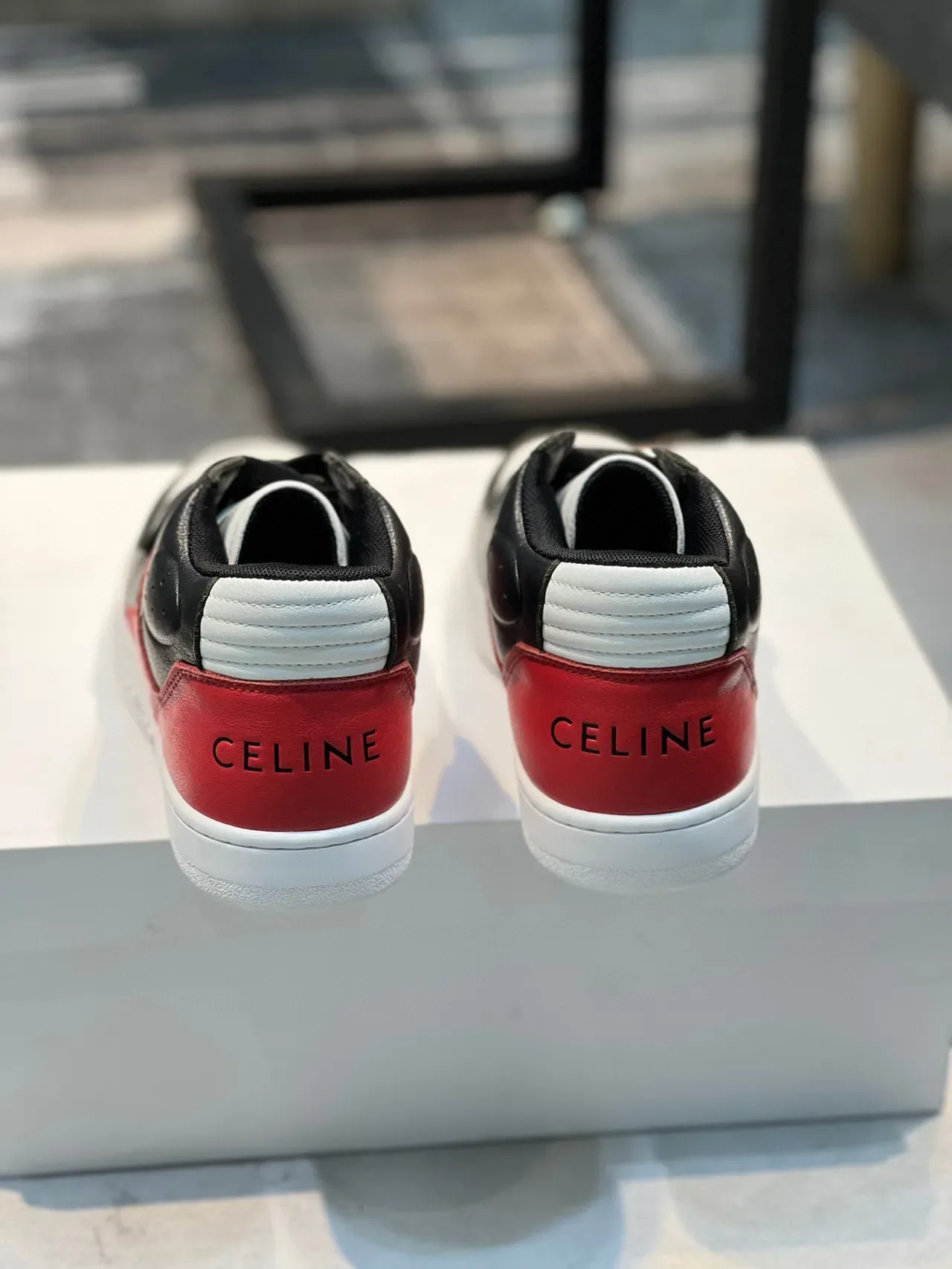 Celine CT-01 سنيكرز أسلوب حياة أسود أحمر بألواح جلدية مع شريط مميز 2