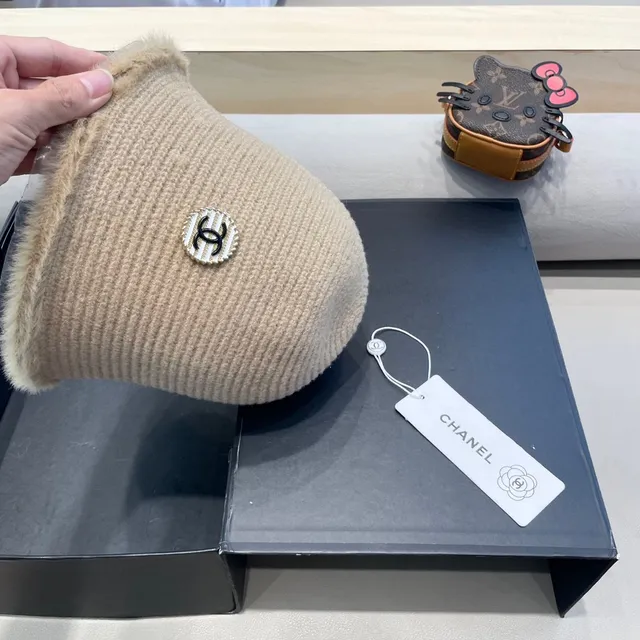 Chanel Chapeau Seau Beige Marron Tricot Côtelé Pelucheux Mohair Bord 3