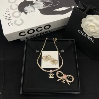 Chanel Bijoux Fantaisie 金色粉色蝴蝶结珍珠水晶装饰项链
