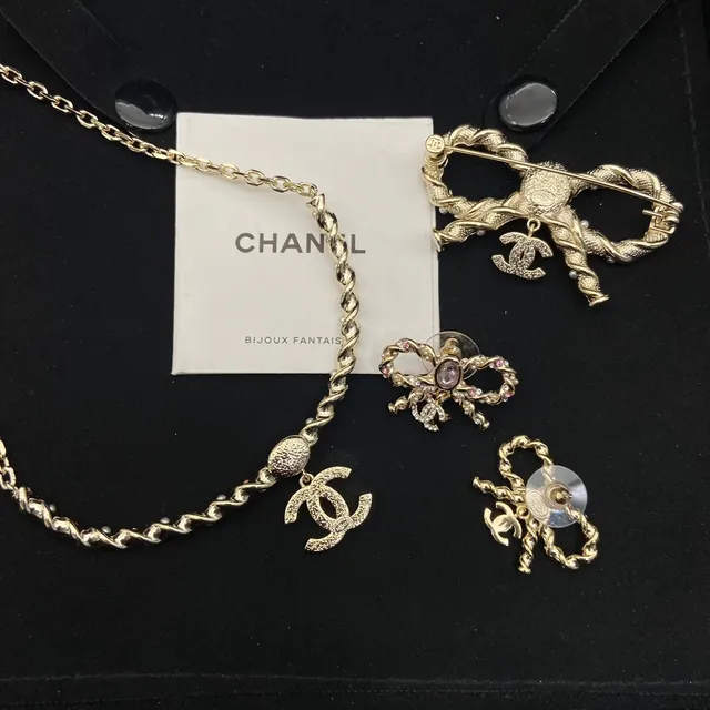 Chanel Bijoux Fantaisie Collar de Oro Rosa con Motivo de Lazo Perlas y Cristales 4