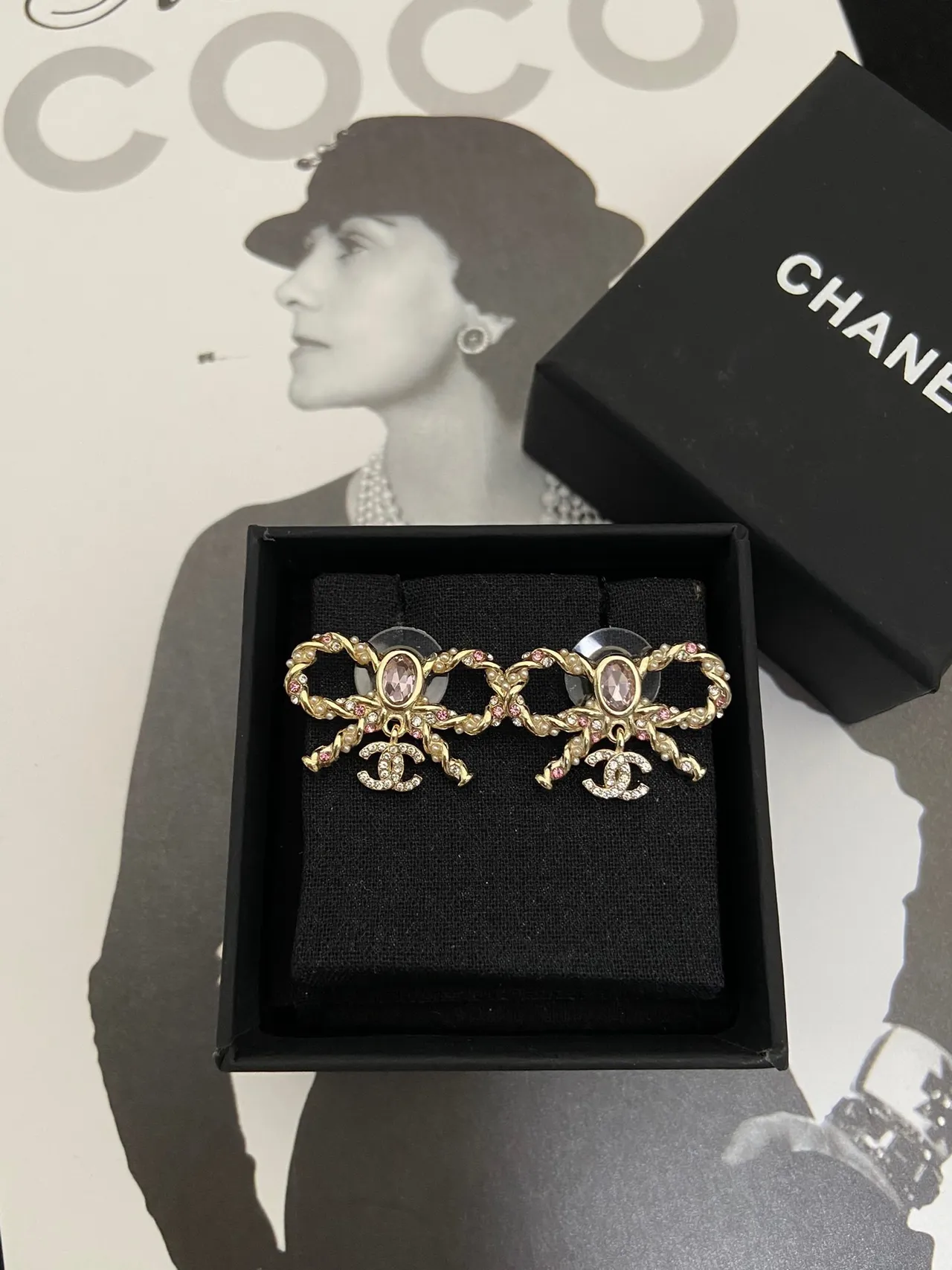 Chanel Bijoux Fantaisie Collar de Oro Rosa con Motivo de Lazo Perlas y Cristales 6
