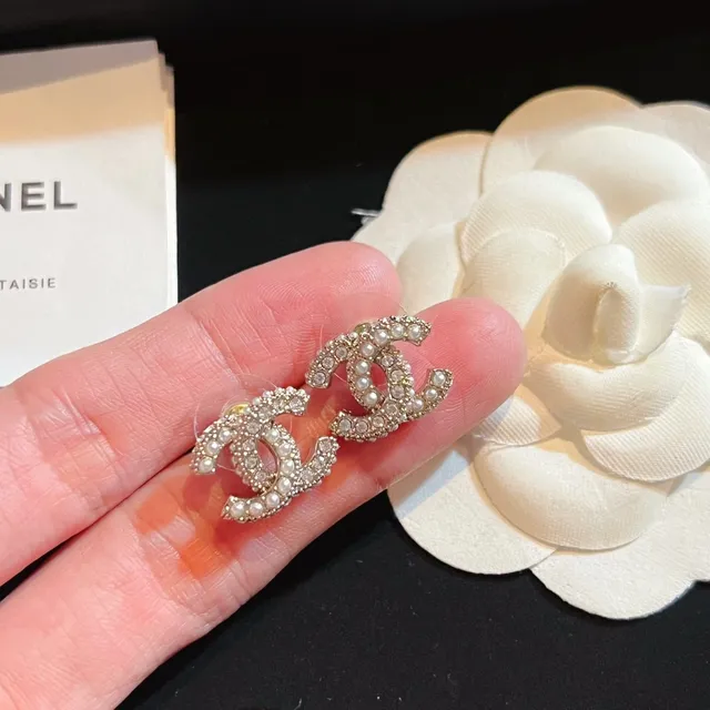 Chanel Bijoux Fantaisie Pearl and Crystal CC Logo Earrings 2