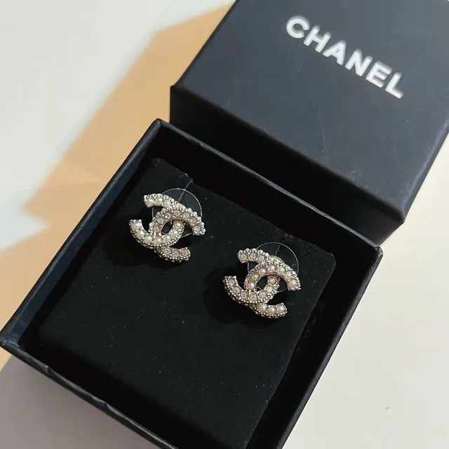 Chanel Bijoux Fantaisie Pearl and Crystal CC Logo Earrings 5