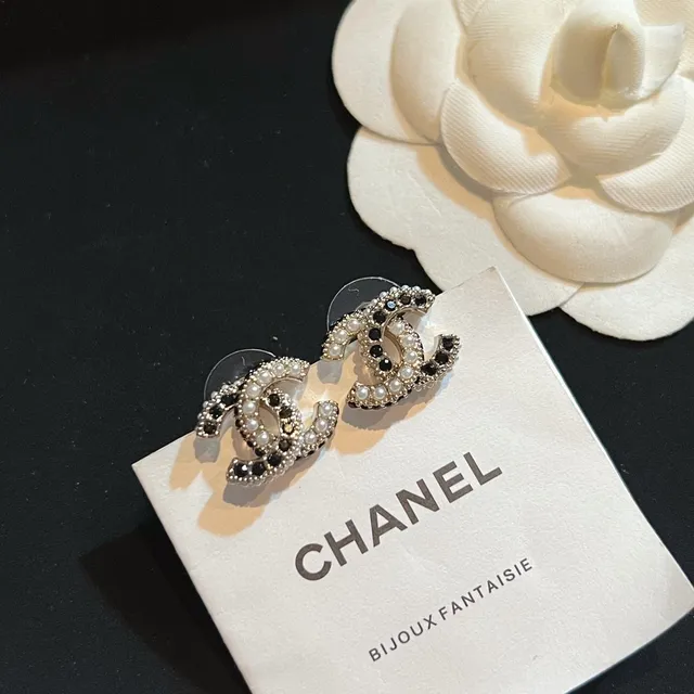 Chanel Bijoux Fantaisie Pearl and Crystal CC Logo Earrings 6
