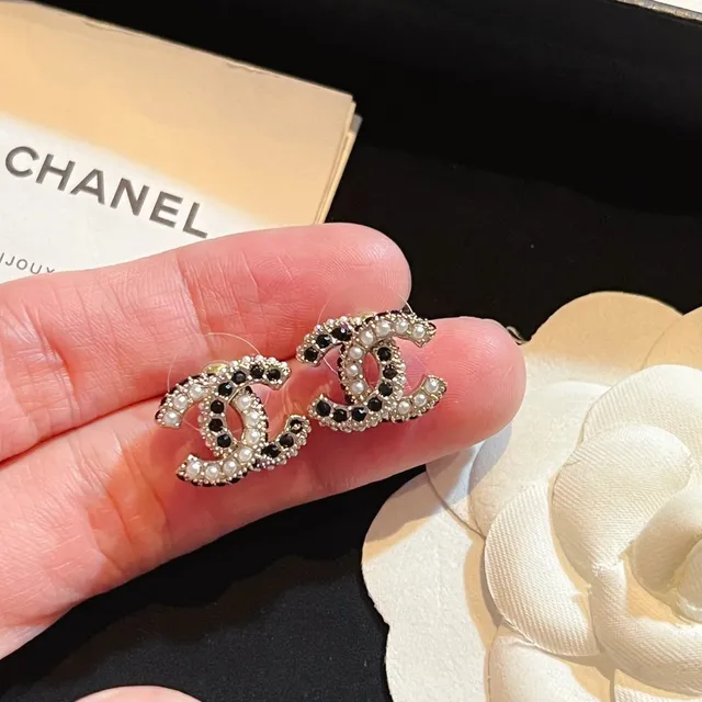 Chanel Bijoux Fantaisie Pearl and Crystal CC Logo Earrings 7