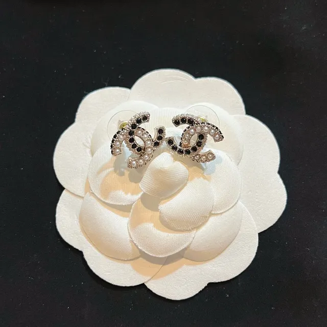 Chanel Bijoux Fantaisie Pearl and Crystal CC Logo Earrings 8