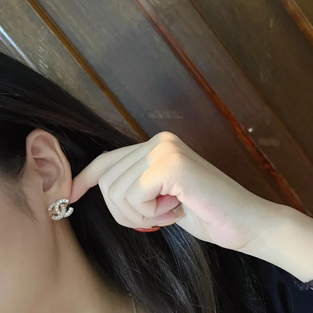 Chanel Bijoux Fantaisie Pearl and Crystal CC Logo Earrings 9