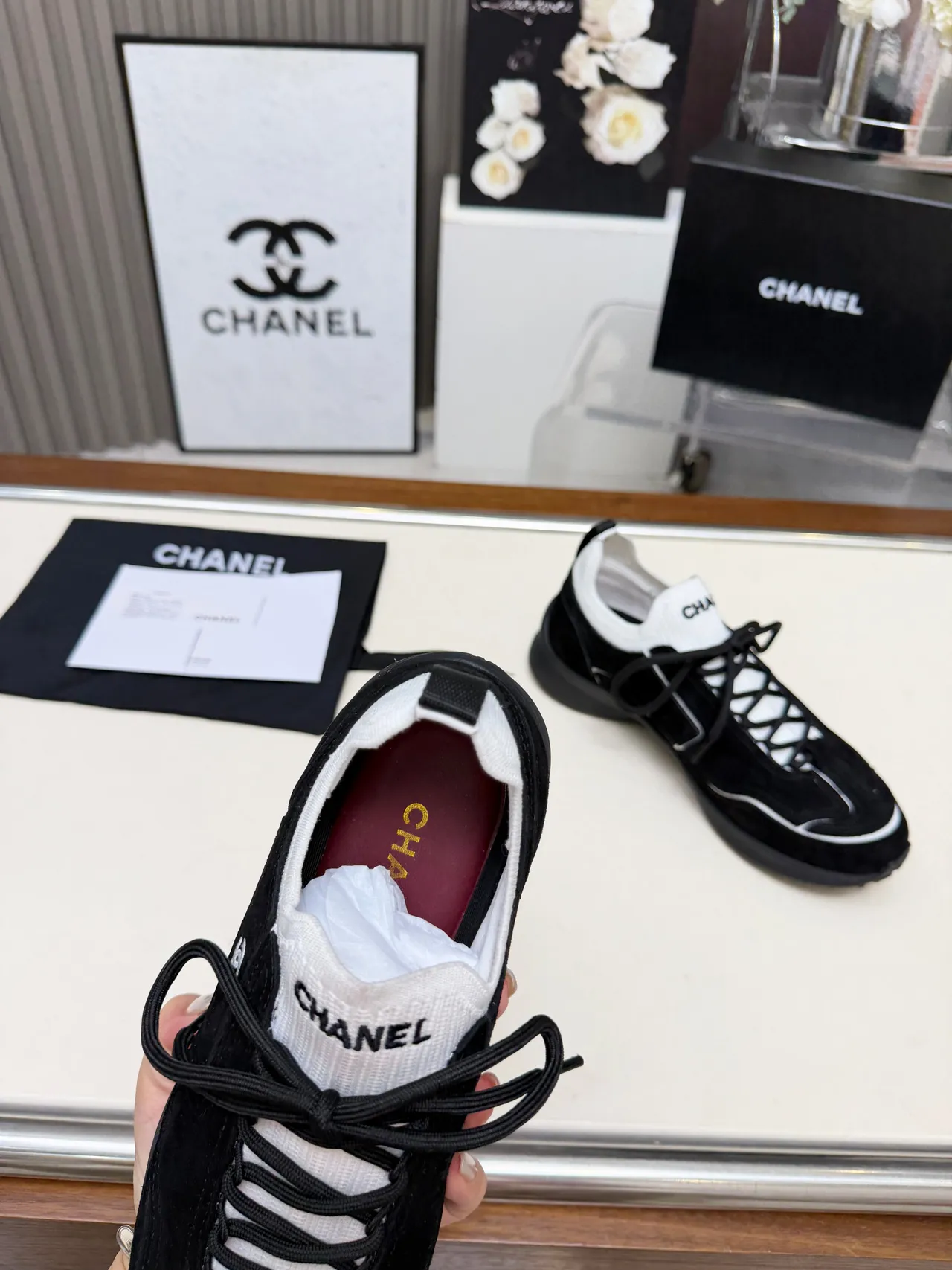Chanel काले सफेद सुड ऊपरी हिस्सा विरोधाभास पाइपिंग मोटे स्नीकर्स 2