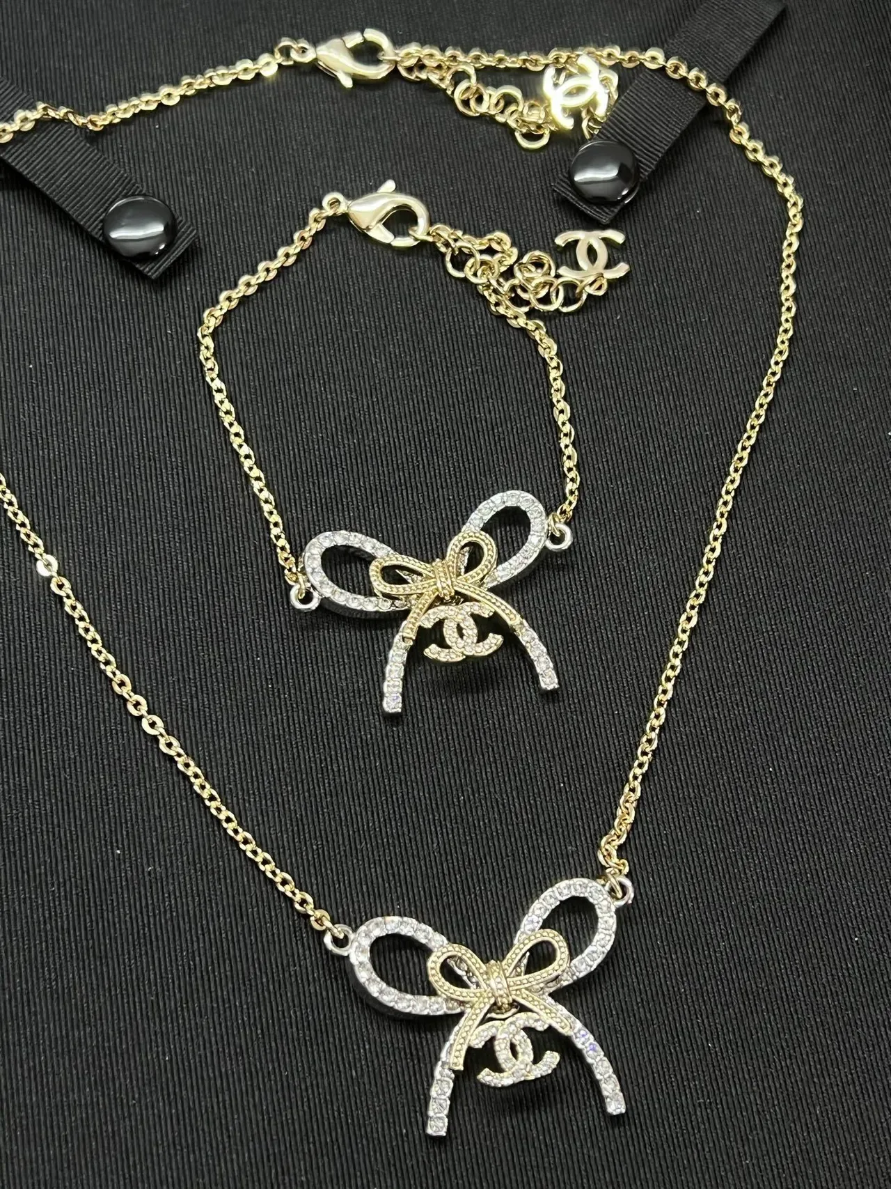 Colar Chanel Laço Pavê Cristal Tom Dourado 2