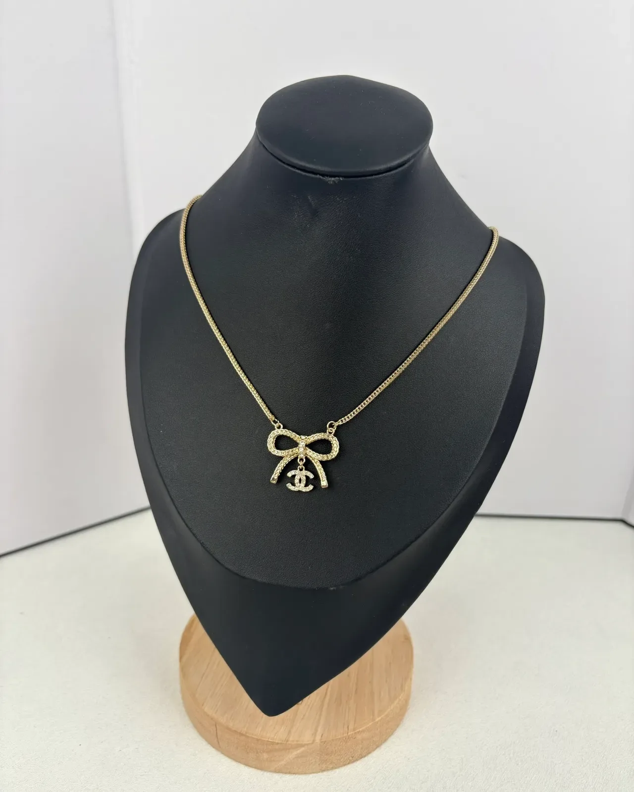 Chanel Pendentif Nœud Chaîne Dorée 5