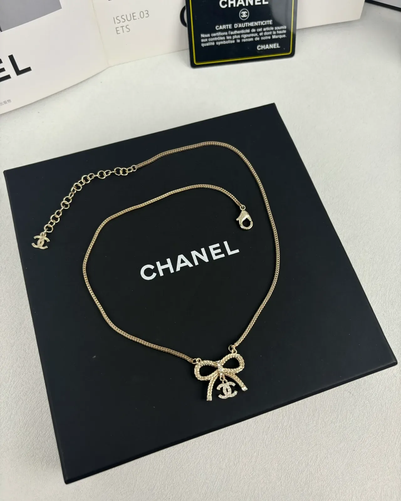 Chanel Pendentif Nœud Chaîne Dorée 6