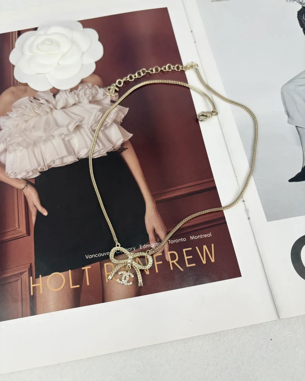 Chanel Pendentif Nœud Chaîne Dorée 7