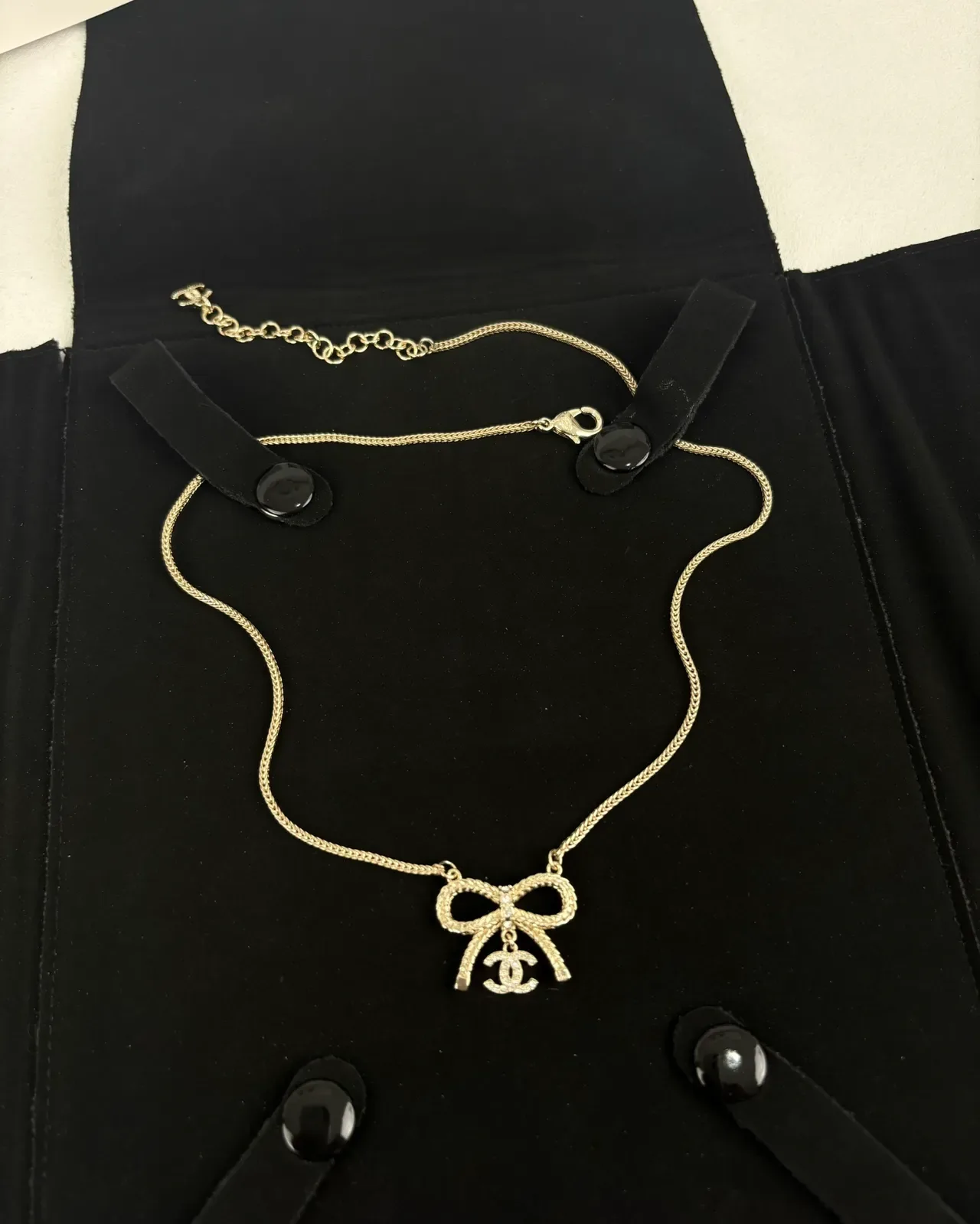 Chanel Pendentif Nœud Chaîne Dorée 9