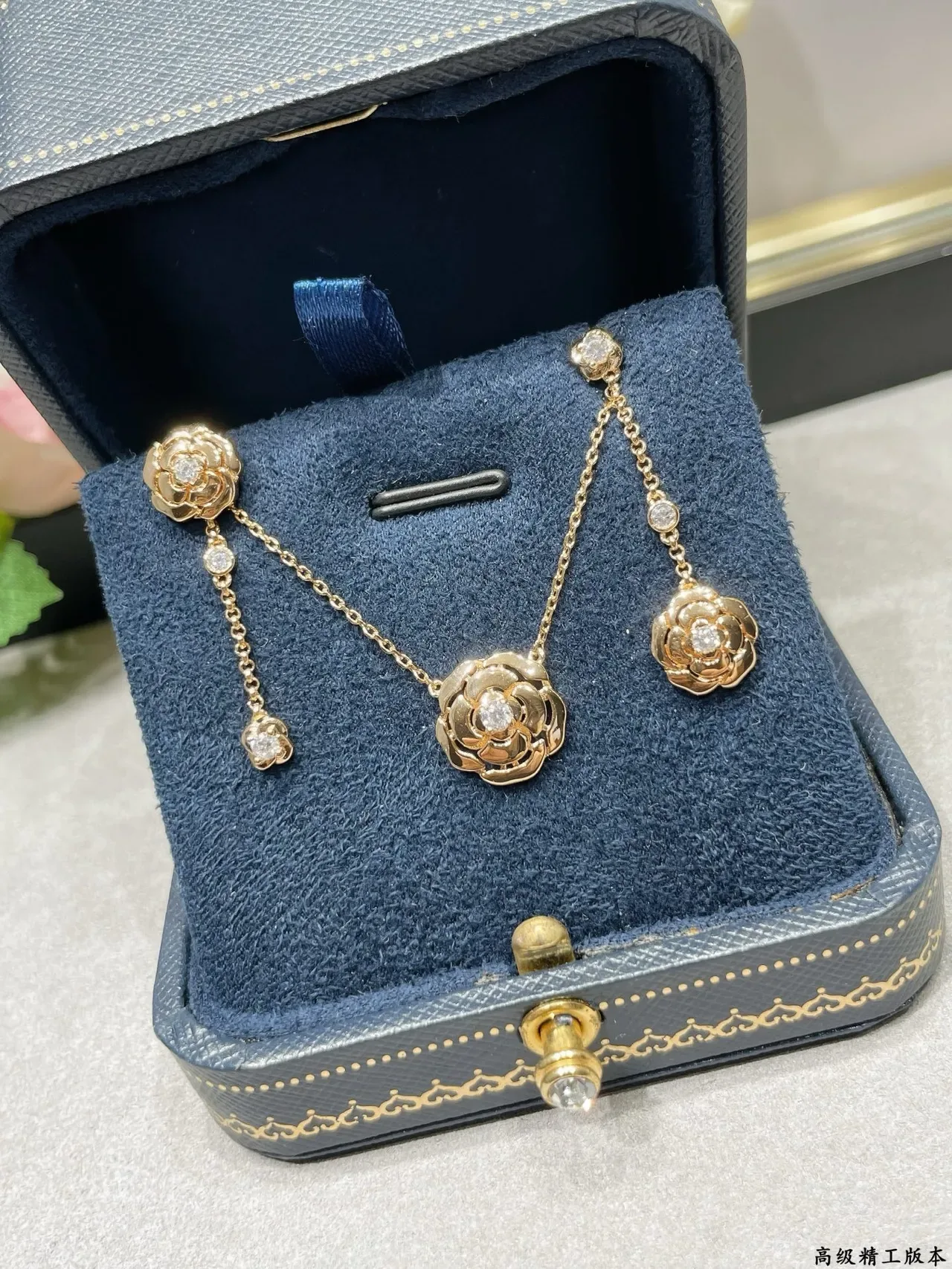 Chanel Camélia Diamants Gold-Tone Diamond Floral Chain Dangle Earrings 6