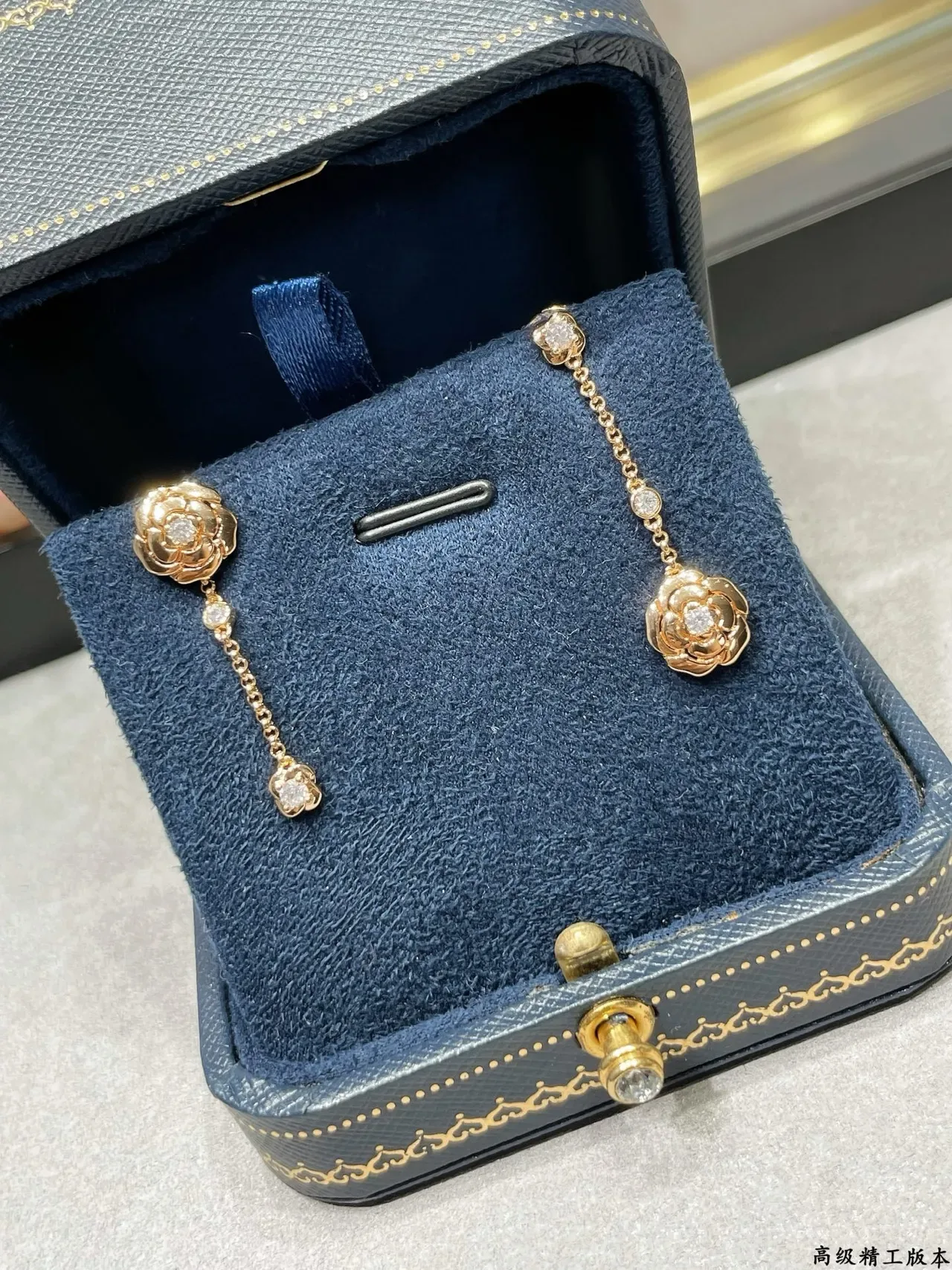 Chanel Camélia Diamants Gold-Tone Diamond Floral Chain Dangle Earrings 7
