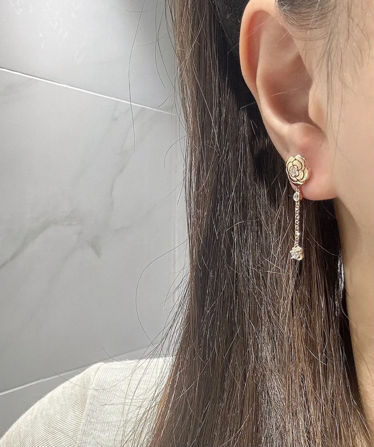 Chanel Camélia Diamants Gold-Tone Diamond Floral Chain Dangle Earrings 8