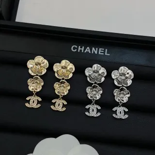 Chanel Camellia 双花 镶钻 CC Logo 垂坠耳环