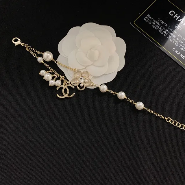 Chanel कैमेलिया पर्ल लेयर्ड गोल्ड-टोन चेन नेकलेस 5