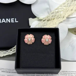 Chanel Camellia 粉金花卉图案闪光搪瓷饰面耳环